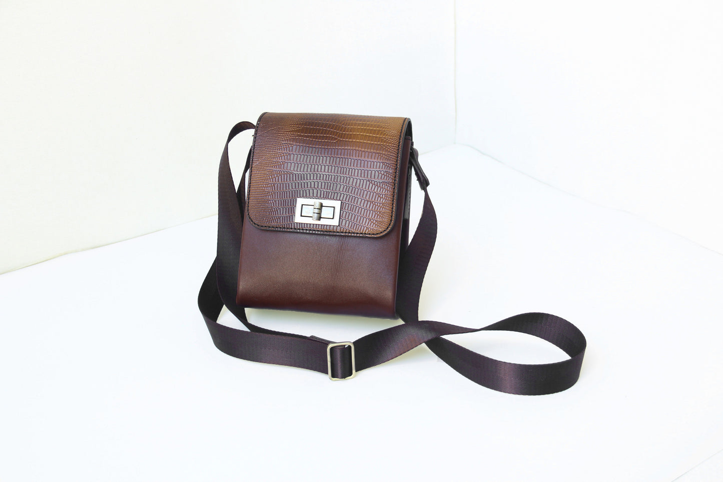 CLASSIC SATCHEL