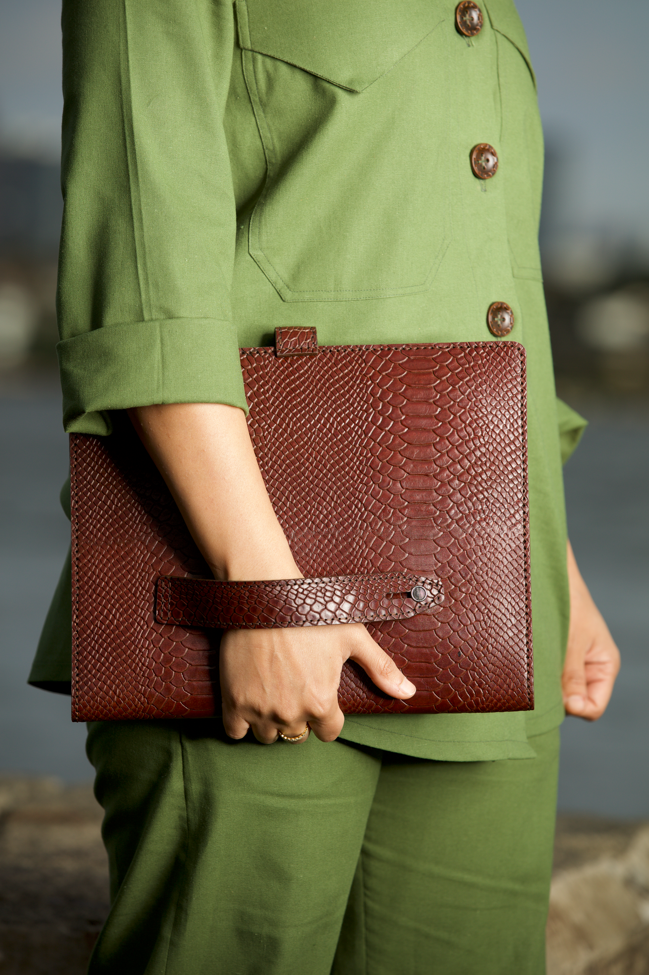 LEATHER WORK FOLIO (BROWN CROC PATTERN)