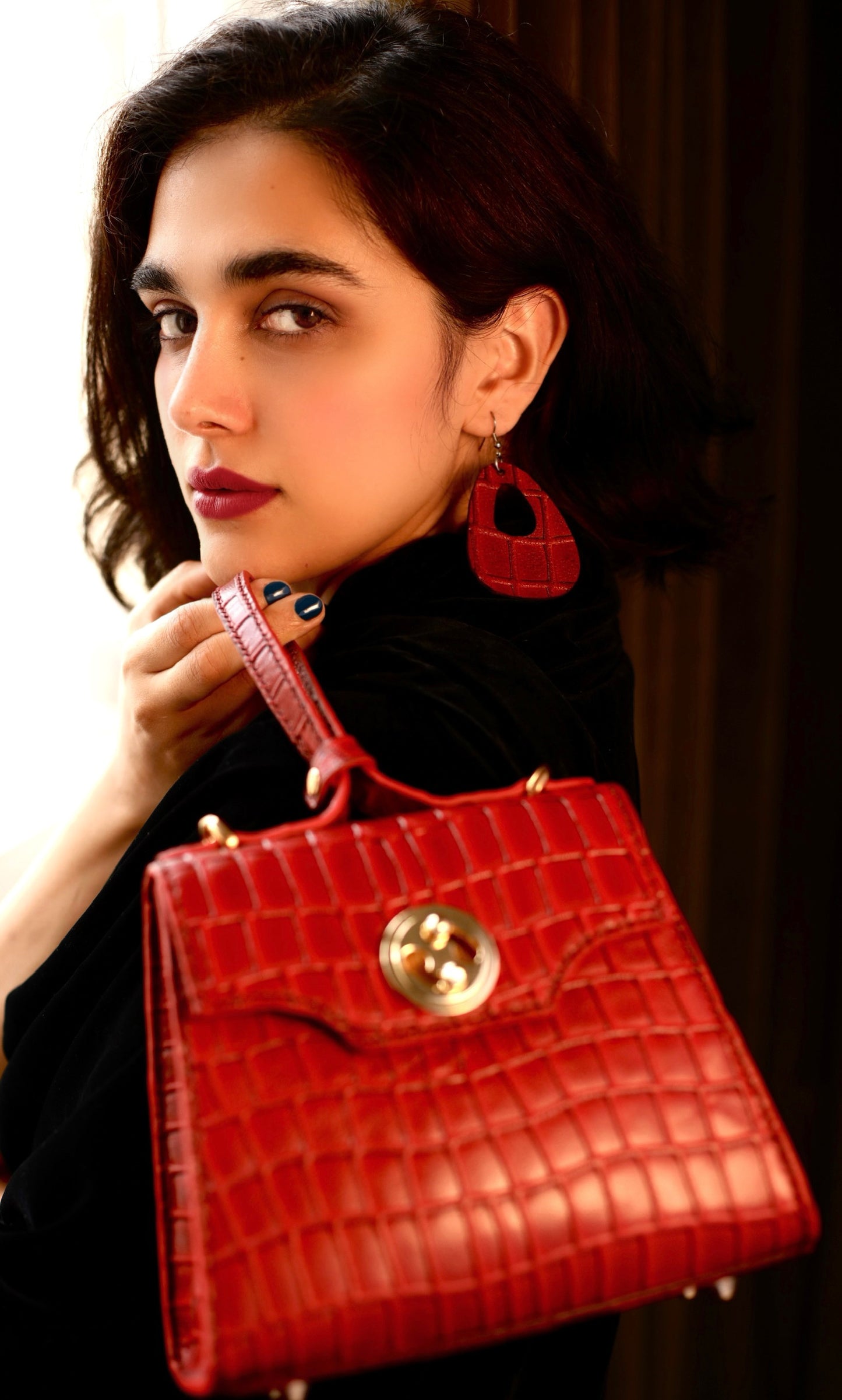 SMALL BURGUNDY CROC LEATHER SHOULDER BAG