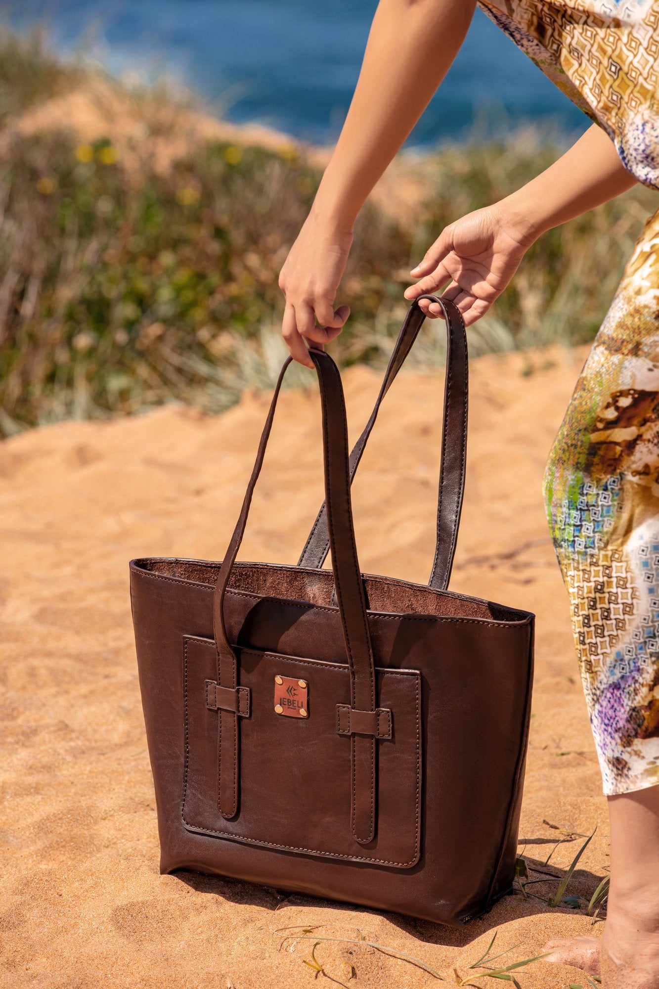 EBONY SIGNATURE TOTE BAG